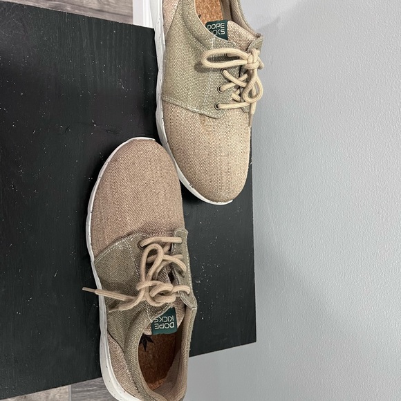 Dope Kicks￼ Waterproof Hemp Sneakers Men’s Size 8 Women’s Size 9 - Picture 3 of 9